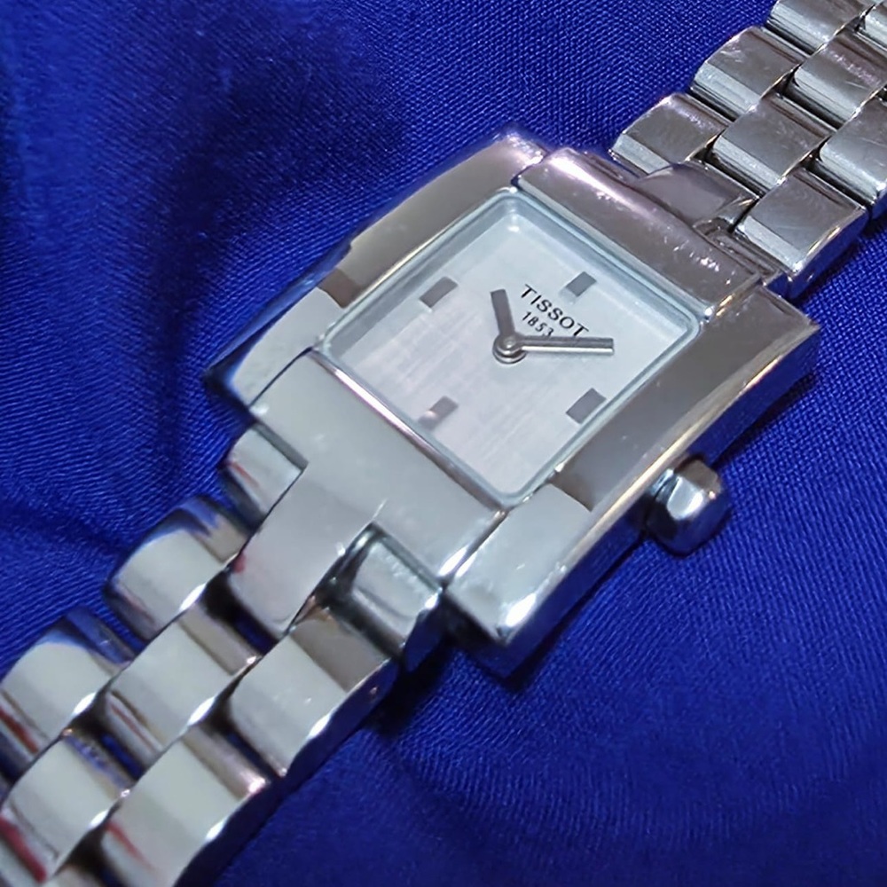 Tissot L730K Sapphire Crystal Swiss Made Women's Watch For small wrist